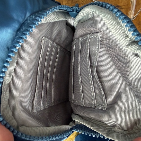 🆕 Samantha Brown Crown Blue Quilted Anti-Theft Crossbody Bag triple compartments - Picture 9 of 11